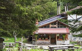 Lovna Hut